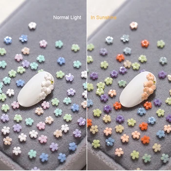 100ks Farba-Zmenené Mini Kvety Nail Art Decoration 3/6 mm Päť-Petal 3D Nail Charms UV Svetlo Kvety Drahokamu Nechtov Časti Z*-